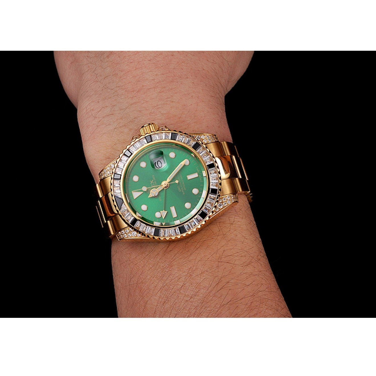 Aaa replica watch Master Bracelet Stone Case Set Swiss Rolex 1453748 GMT II Green Bezel Gold And Dial 0723
